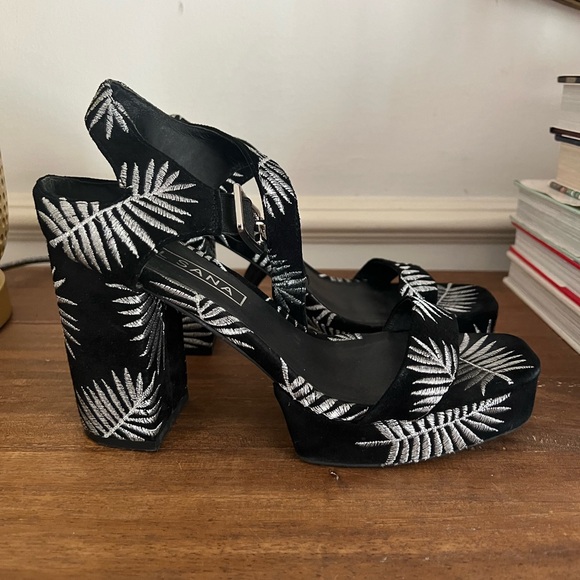 Sol Sana Cathy Platform Embroidered Heels - Picture 3 of 6